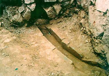 古代上定林寺遗址的排水沟